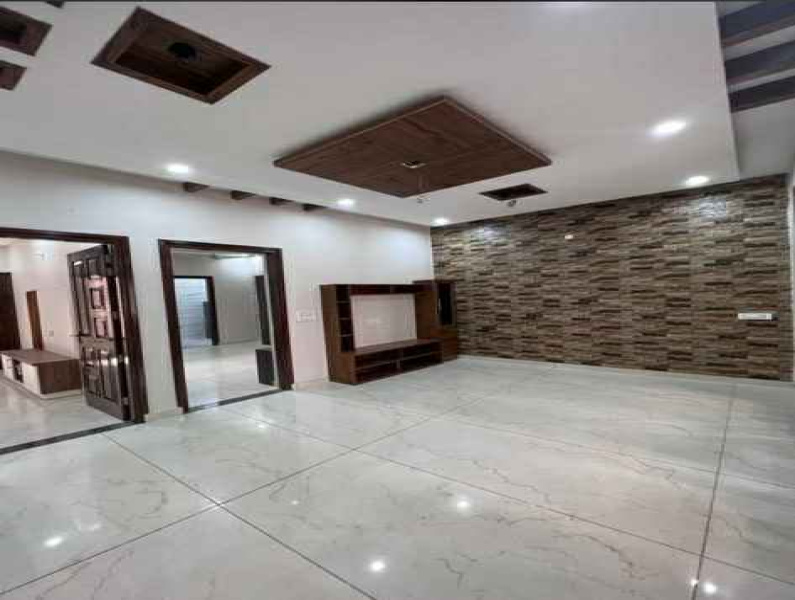 4 BHK Flats & Apartments for Rent in Sector 79, Noida (2200 Sq.ft.)