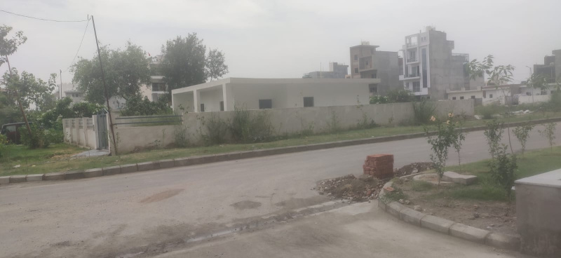 4 BHK Residential Plot for Sale in Noida (415 Sq. Yards)