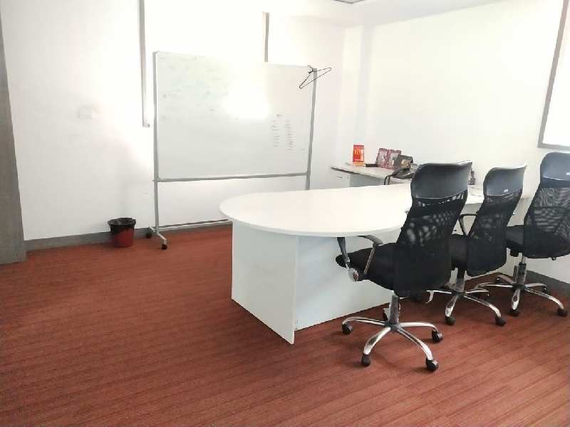 100 Seater furnished office at rnt marg