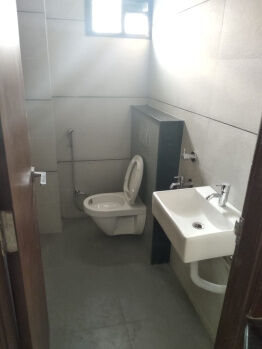 Unfurnished Office on rent at South Tukoganj