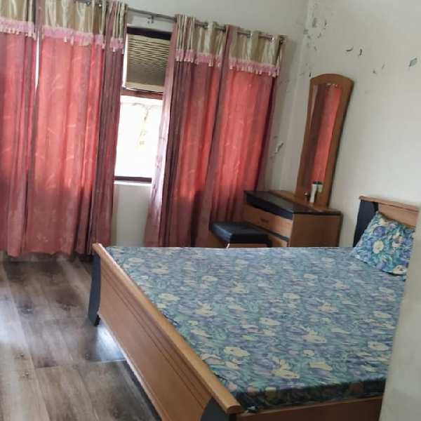 One room kitchen bathroom first floor available in model town Ludhiana