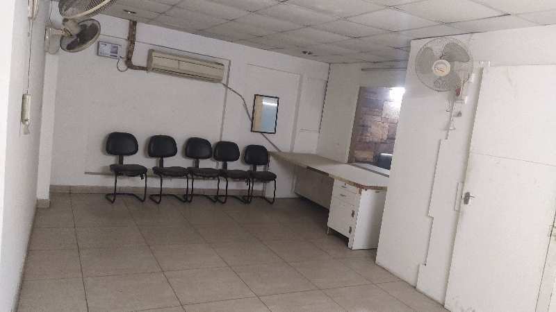 650 sq feet commercial furnished office space available at model town ludhiana.