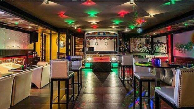 7000 SQFT CARPET RUNNING RESTAURANT,  LOUNGE with All License at Rs 9.90 LACS RE
