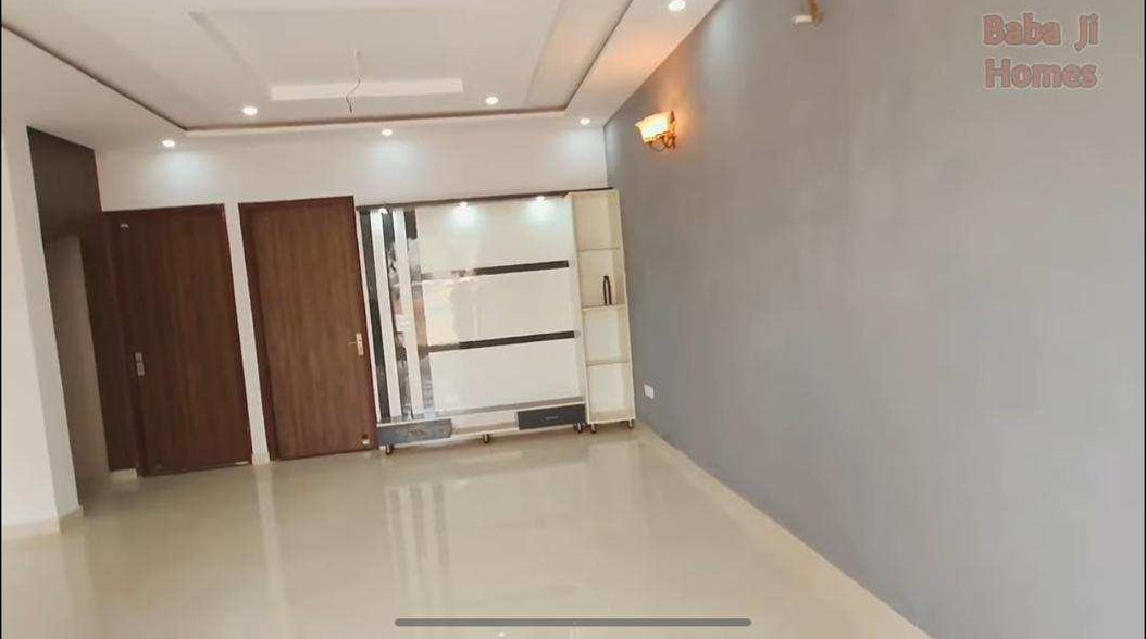 4bhk house in sunny enclave