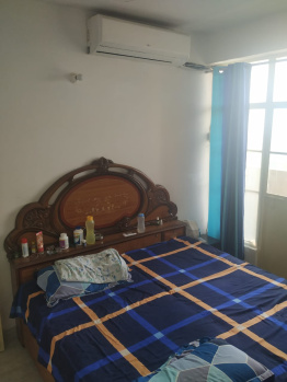 3 bhk semi furnished flat available