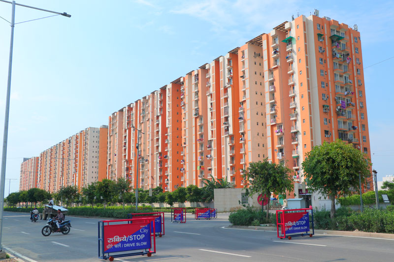 2 BHK Flats & Apartments for Sale in Suncity, Ghaziabad (1100 Sq.ft.)