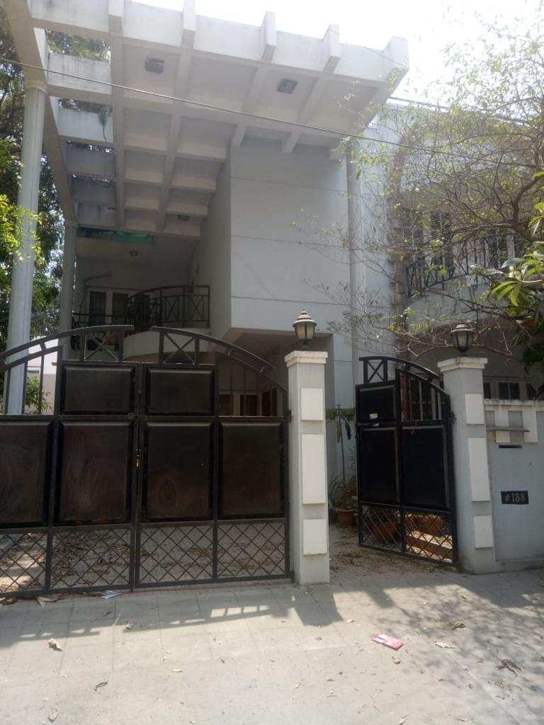 4 BHK Individual Houses / Villas for Sale in Kasturi Nagar, Bangalore (4400 Sq.ft.)