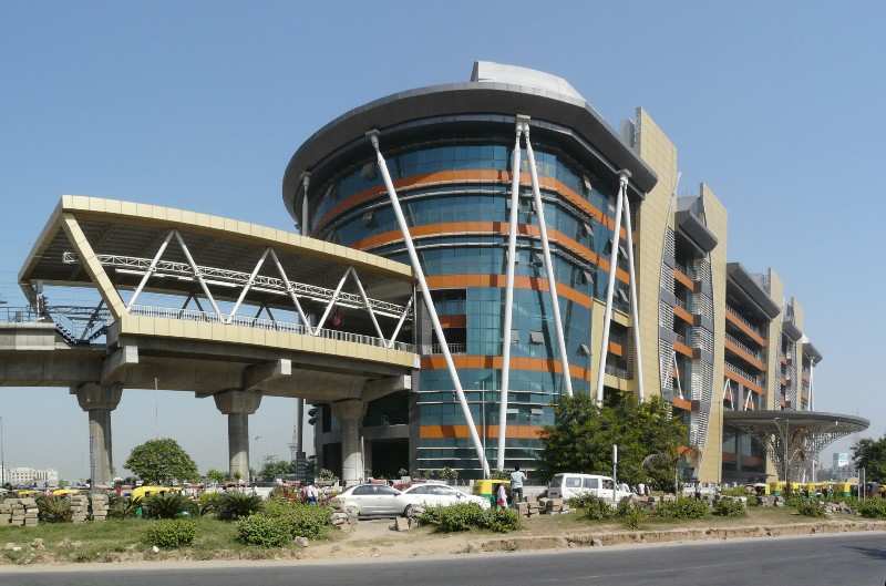 Fully furnished RESTAURANT & KITCHEN SPACE FOR RENT in RAHEJA MALL,ILDTRADE CENTER ON WIDE ROAD MANY OPTION IN GURGAON