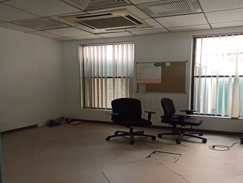 1100sqft fully furnished office space for rent in udyog vihar phase4 ,gurgaon.