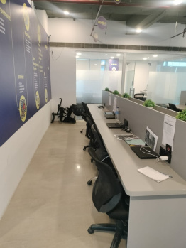 OFFICE SPACE PRIME LOCATION IN UDYOG VIHAR PHASE 5 , GURGAON, CHEAP PRICE ONLY 2LAC. FULLY FURNISED 5 PARKING MAINTANANCE INCLUDED