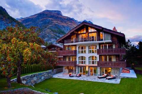 Beautiful Resort available for lease in Mall Road, Manali