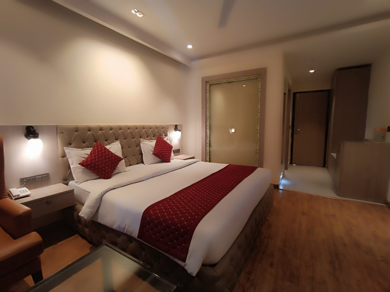 240 Sq. Yards Hotel & Restaurant For Sale In Fatehabad Road, Agra