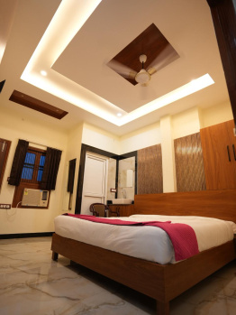 Hotel & Restaurant for Rent in Tapovan, Rishikesh (8000 Sq.ft.)