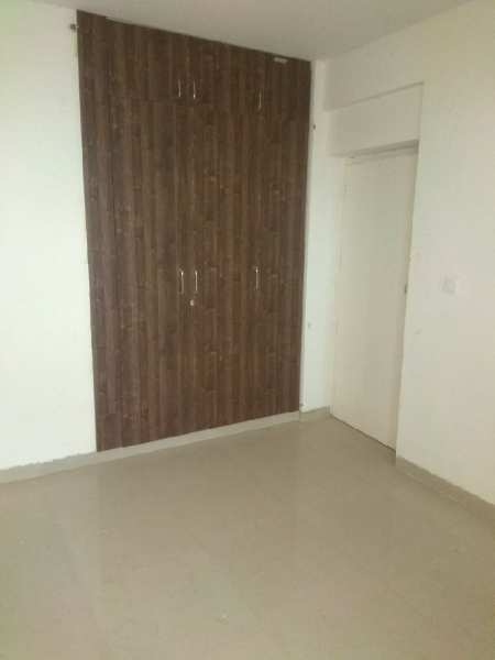 3 BHK Flats & Apartments for Sale in Sector 75, Faridabad (1450 Sq.ft.)