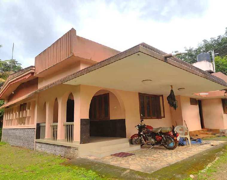 4 bhk Residential house in 2.80 acres land for sale at Thiruvalla