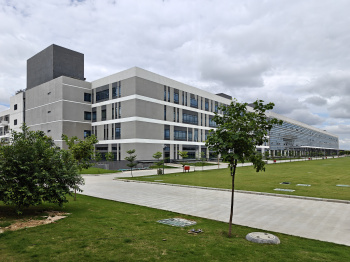 Factory / Industrial Building for Rent in Yamuna Expressway, Greater Noida (100000 Sq.ft.)