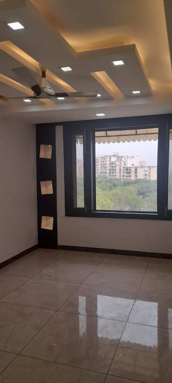 3 BHK Flats & Apartments for Sale in Sector 18, Dwarka, Delhi (1600 Sq.ft.)