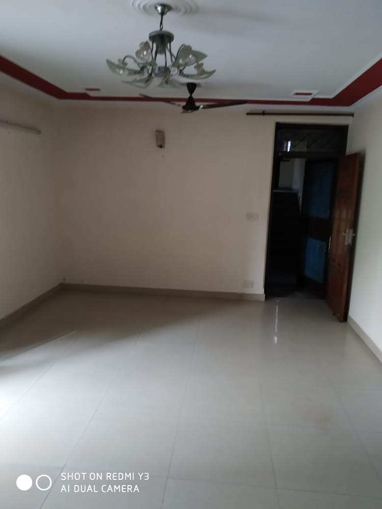 3 BHK Flats & Apartments for Sale in Sector 12, Dwarka, Delhi (1700 Sq.ft.)
