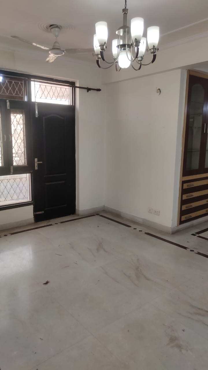 4 BHK Flats & Apartments for Sale in Sector 12, Dwarka, Delhi (2300 Sq.ft.)