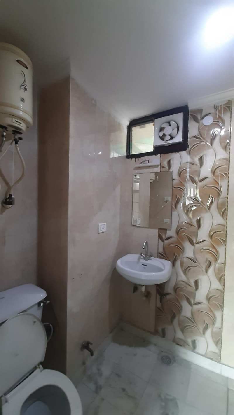 3 BHK Flats & Apartments for Sale in Sector 23, Dwarka, Delhi (1600 Sq.ft.)
