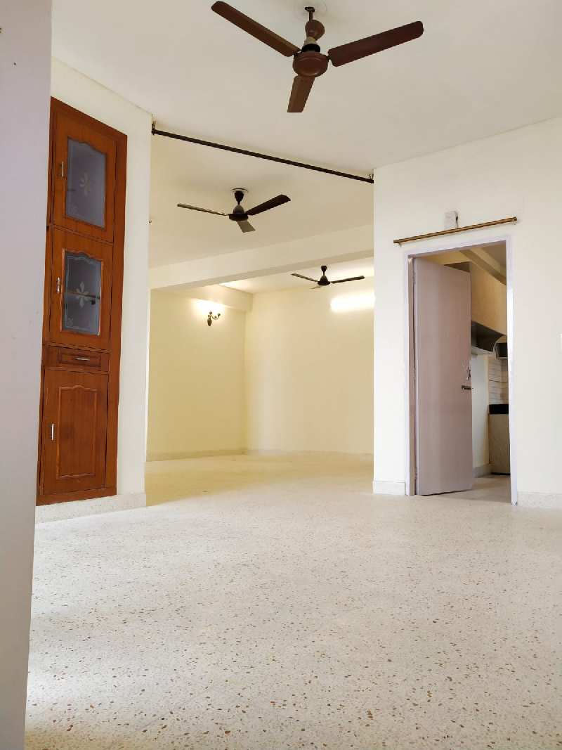 4 BHK Flats & Apartments for Sale in Sector 13, Dwarka, Delhi (2300 Sq.ft.)