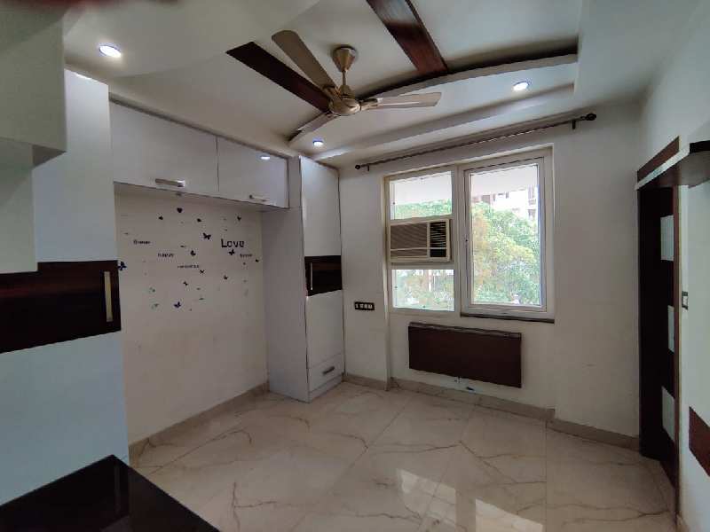 3 BHK Flats & Apartments for Sale in Sector 11, Dwarka, Delhi (1600 Sq.ft.)