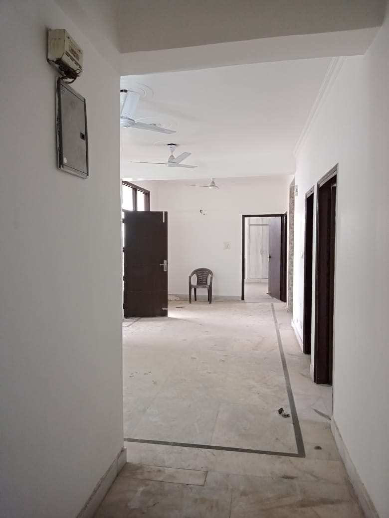 4 BHK Flats & Apartments for Sale in Sector 5, Dwarka, Delhi (2300 Sq.ft.)