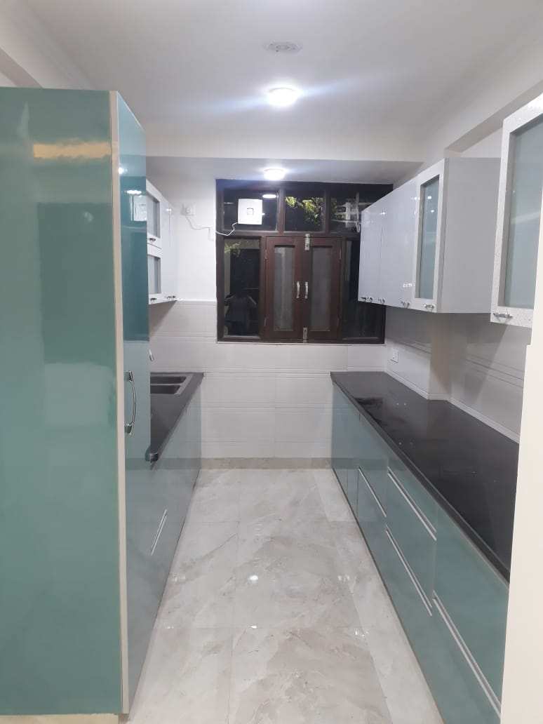 4 BHK Flats & Apartments for Sale in Sector 18, Dwarka, Delhi (2300 Sq.ft.)