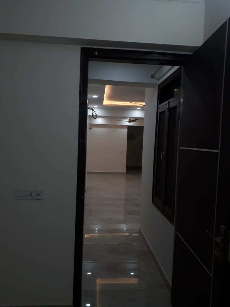 4 BHK Flats & Apartments for Sale in Sector 18, Dwarka, Delhi (2300 Sq.ft.)