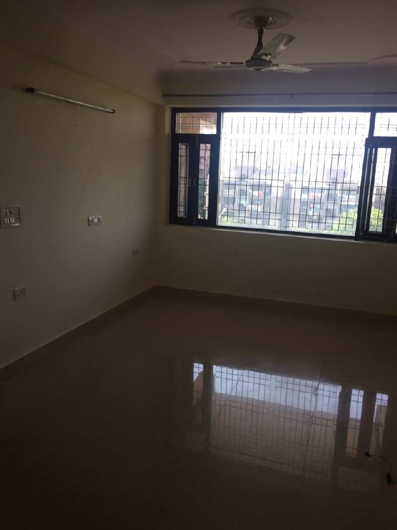4 BHK Flats & Apartments for Sale in Sector 22, Dwarka, Delhi (2300 Sq.ft.)