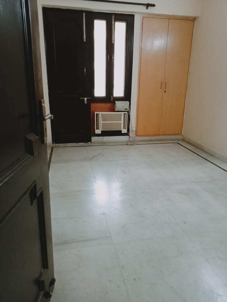 4 BHK Flats & Apartments for Sale in Sector 19, Dwarka, Delhi (2300 Sq.ft.)