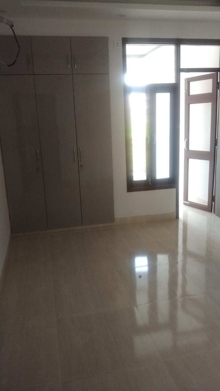 3 BHK Flats & Apartments for Sale in Sector 7, Dwarka, Delhi (1600 Sq.ft.)