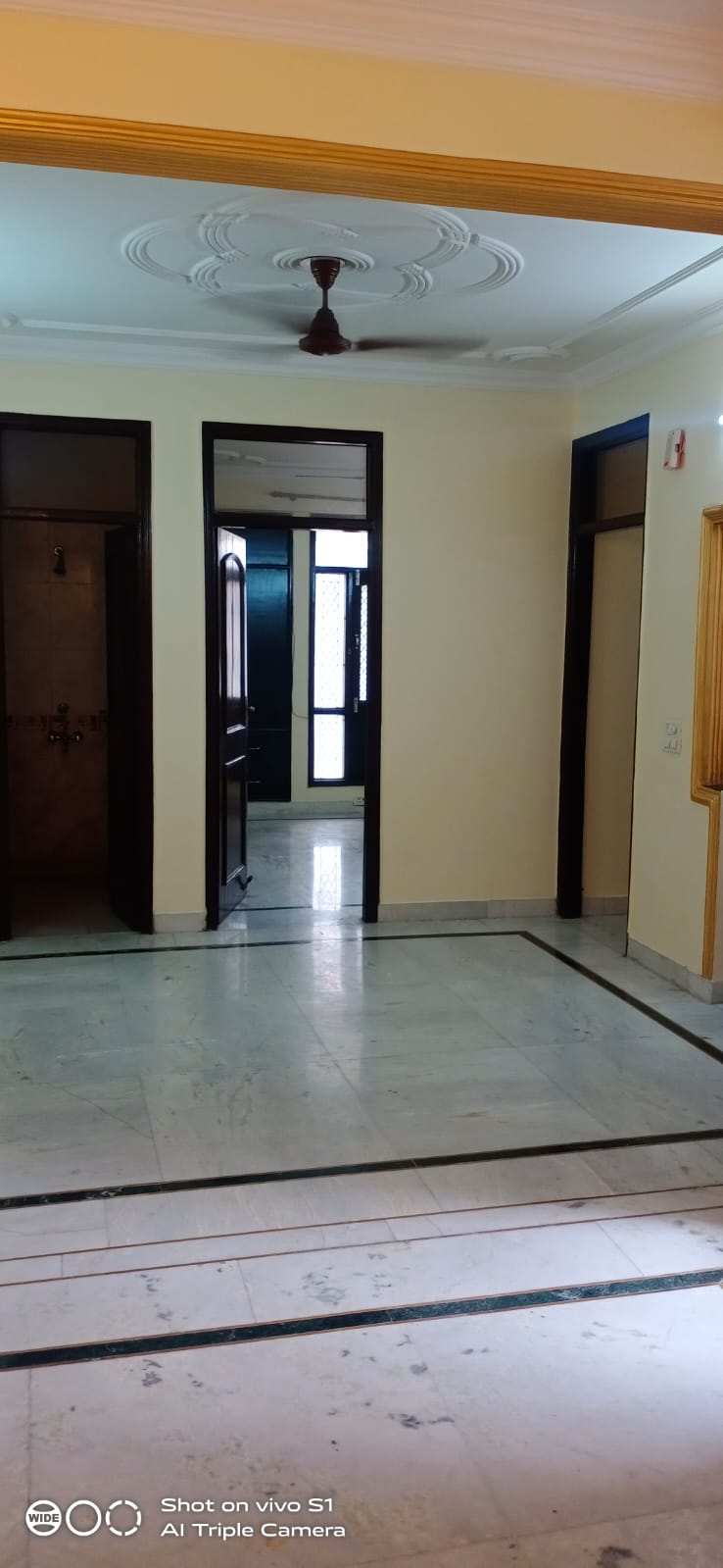 4 BHK Flats & Apartments for Sale in Sector 10, Dwarka, Delhi (2300 Sq.ft.)