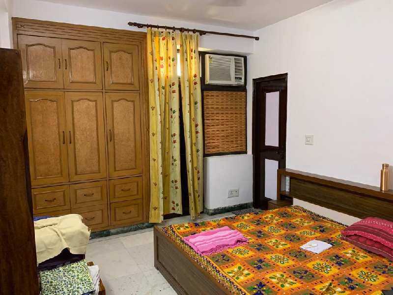 3 BHK Flats & Apartments for Rent in Sector 12, Dwarka, Delhi (1650 Sq.ft.)