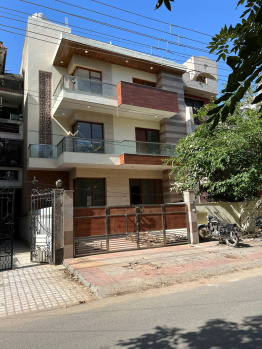 3 BHK Builder Floor for Sale in Sushant Lok Phase I, Gurgaon (300 Sq. Yards)