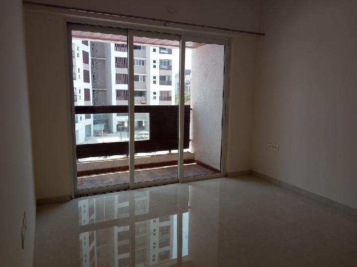 2 BHK Flats & Apartments for Sale in Kandivali East, Mumbai (950 Sq.ft.)