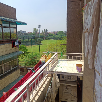 3 BHK Flats & Apartments for Sale in Block D, Vikas Puri, Delhi (1150 Sq.ft.)