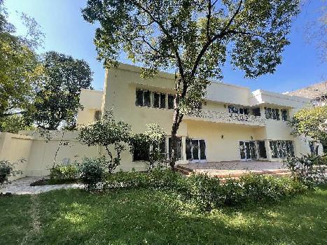 6 BHK Individual Houses / Villas for Sale in Sardar Patel Marg, Delhi (3300 Sq. Yards)
