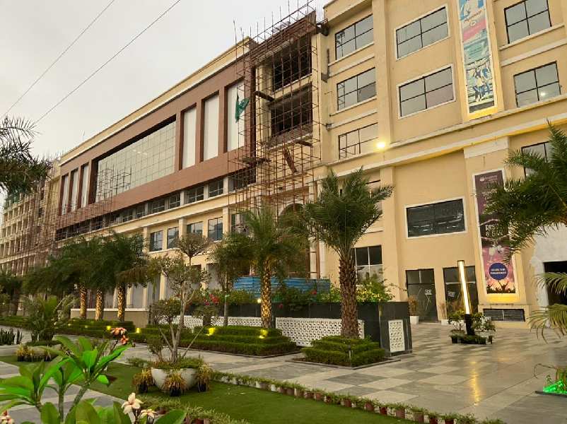 700 Sq.ft. Commercial Shops for Sale in Sector 75, Noida