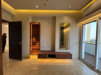 2 BHK Flats & Apartments for Sale in Noida Expressway, Noida (1350 Sq.ft.)