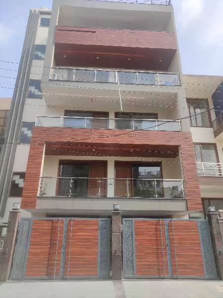 3 BHK Builder Floor for Sale in Sector 45, Gurgaon (240 Sq. Yards)