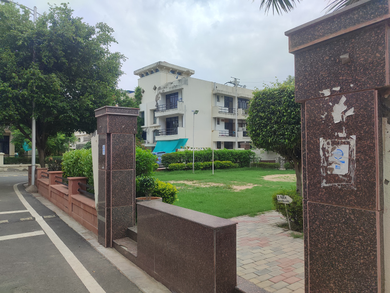 4bhk Flat For Sale at Main Fatehabad Road, Agra