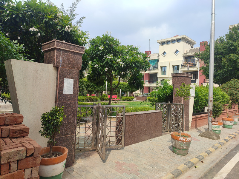 4bhk Flat For Sale at Main Fatehabad Road, Agra