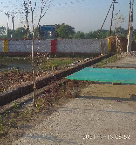 Residential plot in gated society in Singhpur