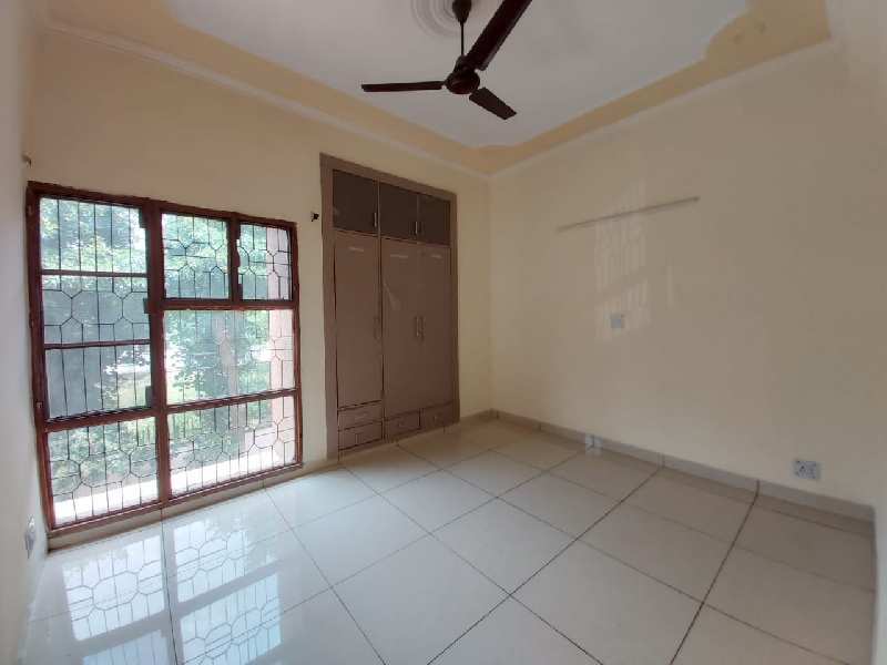 For Rent 3 BHK First Floor With Kitchen, Washroom, Drawing, Dinning, Good Location Sector 48 Chandigarh
