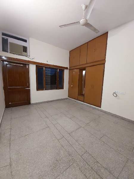 For rent 3bhk first floor with modular kitchen, washroom, big drawing dinning plus study room sector 34 Chandigarh