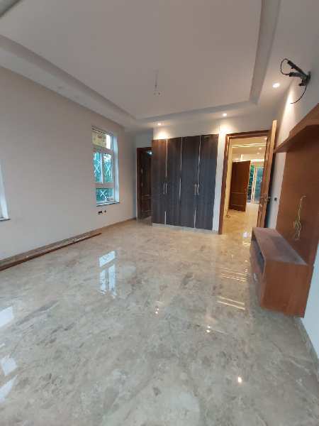 For rent 3bhk newly built second floor with modular kitchen, washroom, big drawing dinning sector 16 Chandigarh