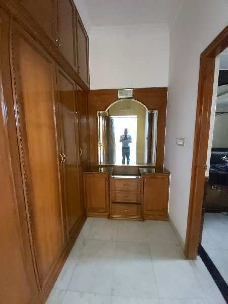 For rent 4bhk first floor modular kitchen 3 washroom servant room clean house sector 18 Chandigarh