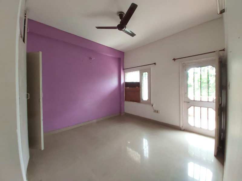 For rent 2bhk independent flat second floor very clean house good lactation sector 44 Chandigarh