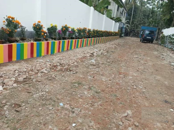Plots for sale on outright basis at Khariberia, Near Joka Metro.